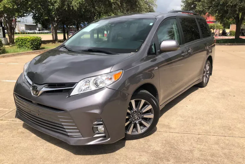 2018 Toyota Sienna XLE Limited Premium photo 1