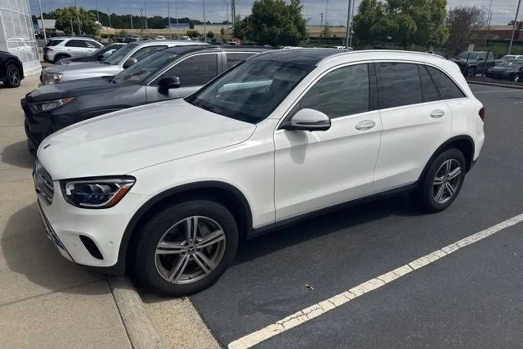 2022 Mercedes Benz GLC 300 photo 1