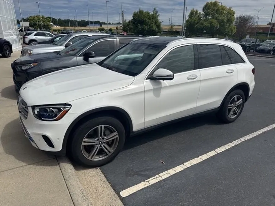 2022 Mercedes Benz GLC 300 photo 1