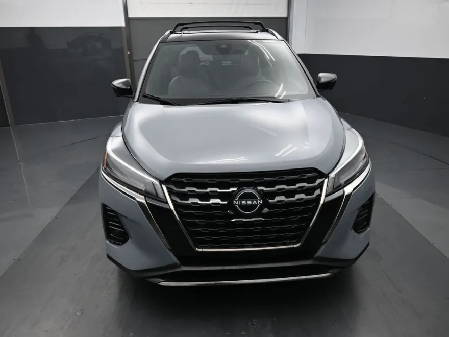2024 Nissan Kicks SR photo 1