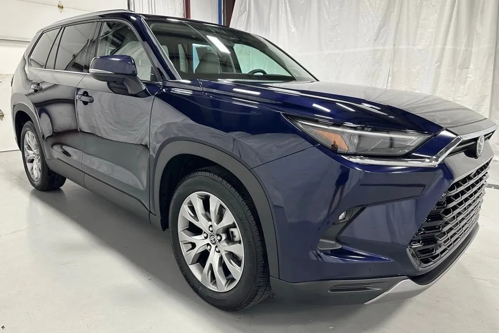 2025 Toyota Grand Highlander Limited photo 1