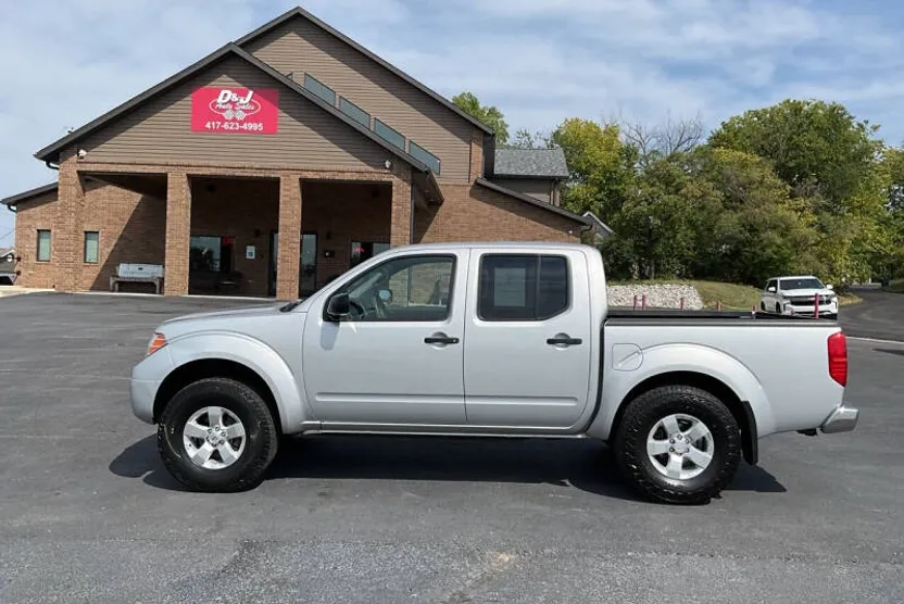 2012 Nissan Frontier SV photo 1