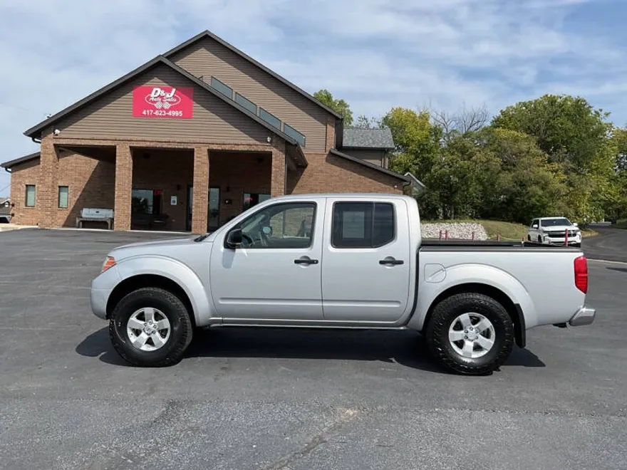 2012 Nissan Frontier SV photo 1