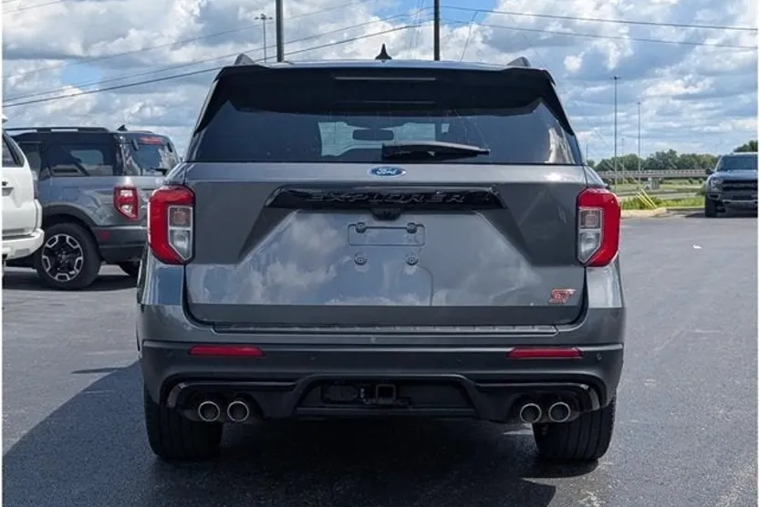 2023 Ford Explorer ST photo 1