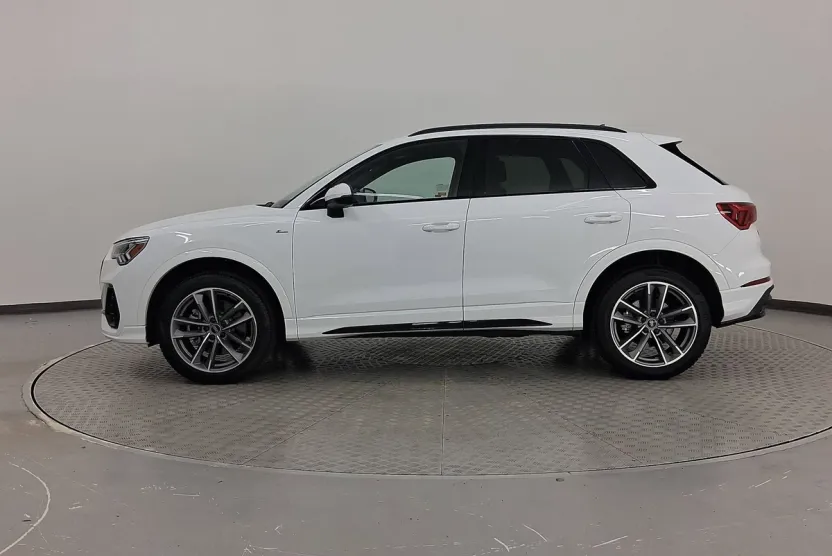 2025 Audi Q3 S line Premium photo 1