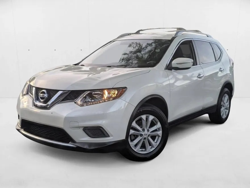 2015 Nissan Rogue SV photo 1