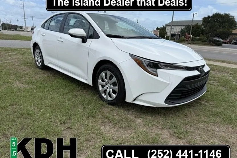 2024 Toyota Corolla LE photo 1