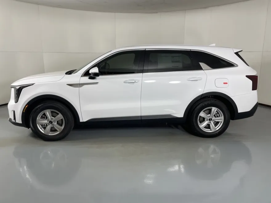 2026 Kia Sorento LX photo 1
