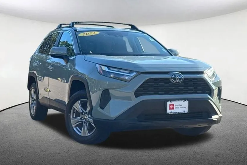 2023 Toyota RAV4 Hybrid XLE photo 1