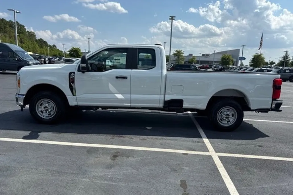 2025 Ford F-250 photo 1