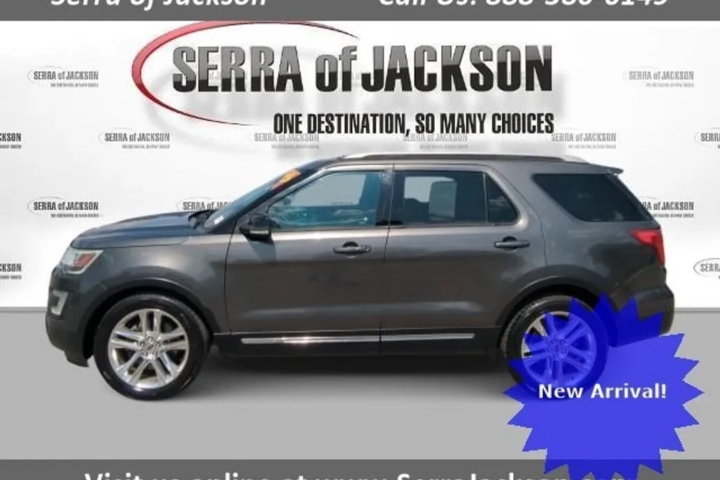 2017 Ford Explorer XLT photo 1