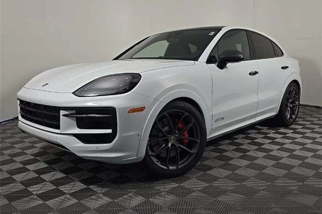 2025 Porsche Cayenne Coupe GTS photo 1