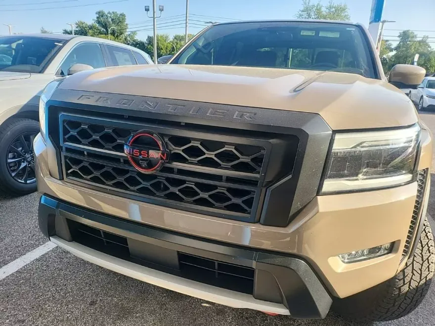 2023 Nissan Frontier PRO-4X photo 1