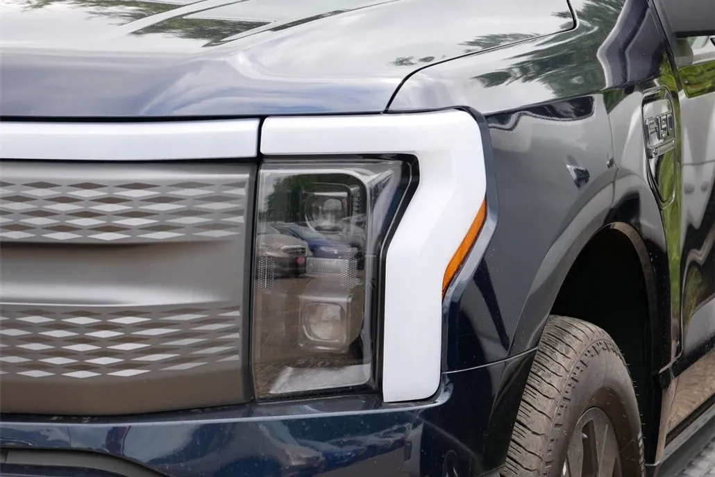 2023 Ford F-150 Lightning XLT photo 1