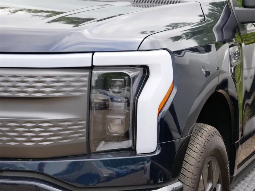 2023 Ford F-150 Lightning XLT photo 1