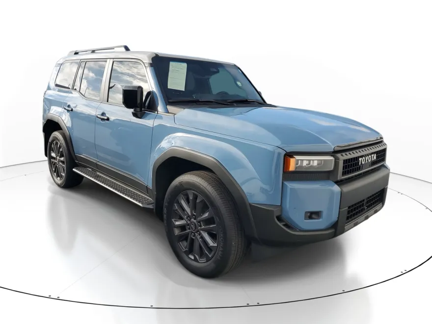 2025 Toyota Highlander Hybrid photo 1