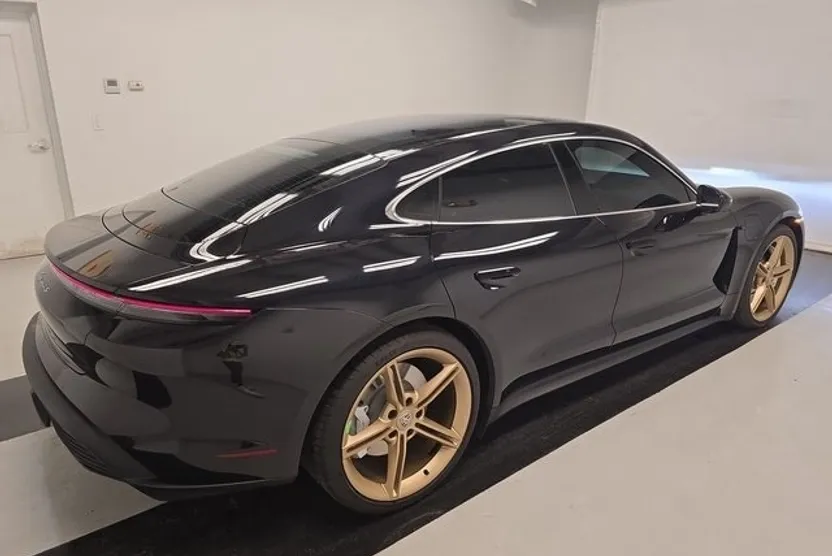 2024 Porsche Taycan 4S photo 1