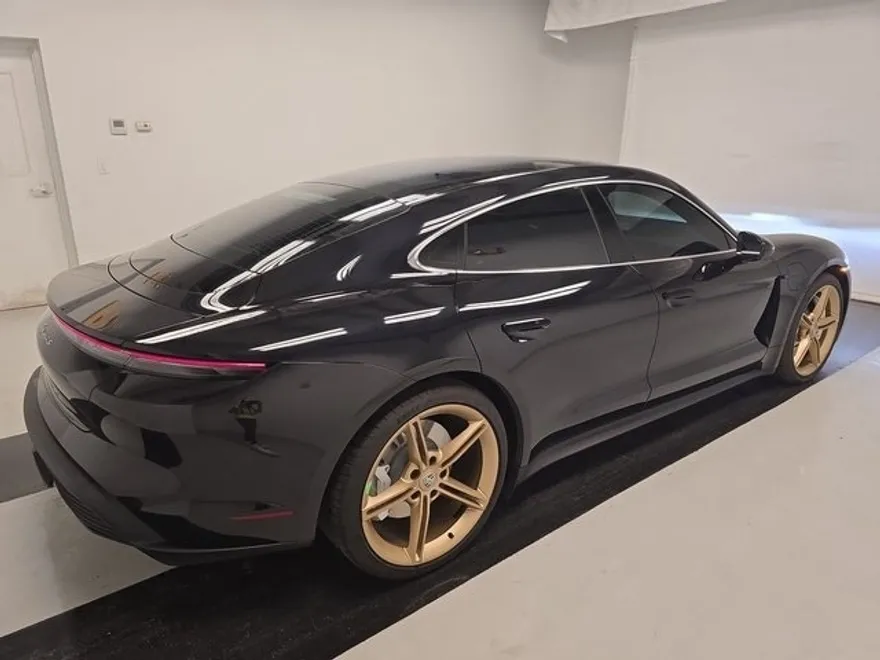 2024 Porsche Taycan 4S photo 1