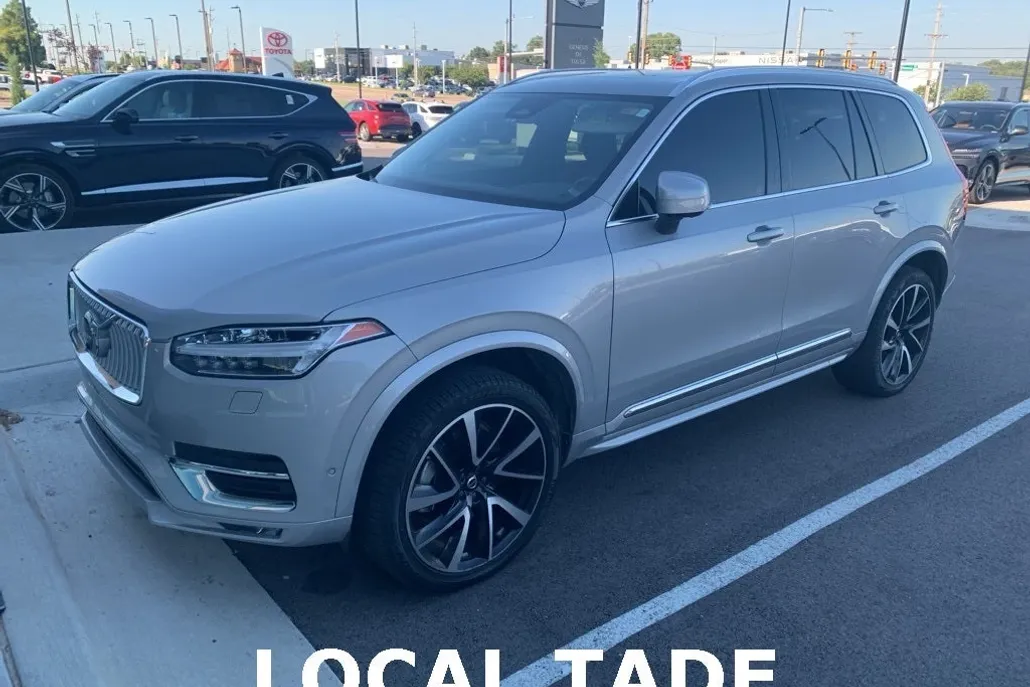 2023 Volvo XC90 Plus photo 1