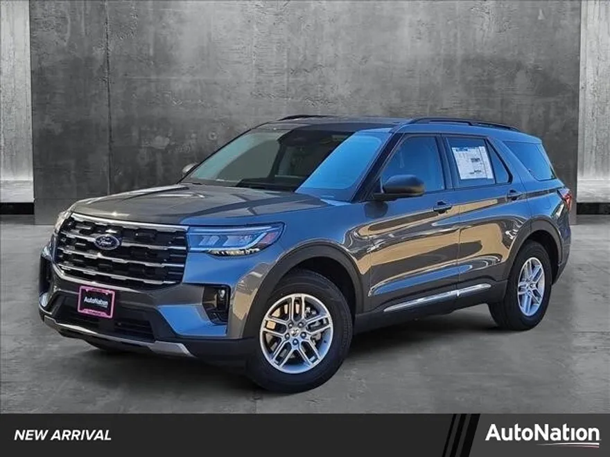 2025 Ford Explorer photo 1