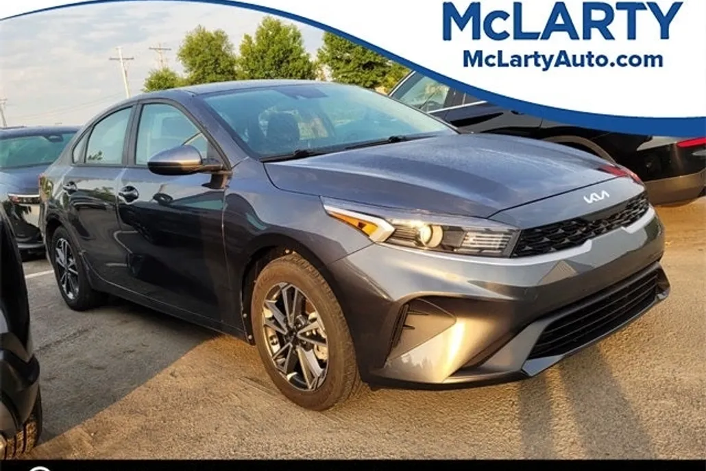 2023 Kia Forte LXS photo 1