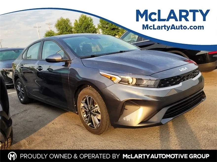 2023 Kia Forte LXS photo 1
