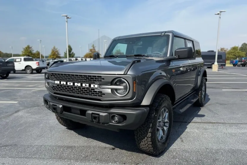 2025 Ford Bronco Badlands photo 1
