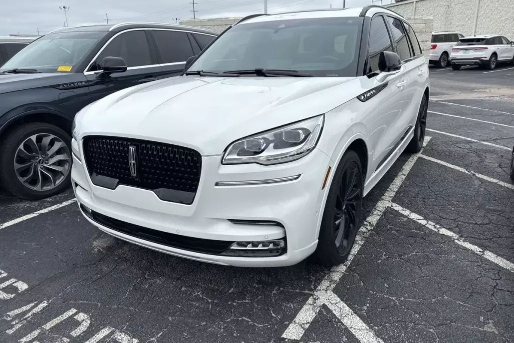 2023 Lincoln Aviator Black Label photo 1