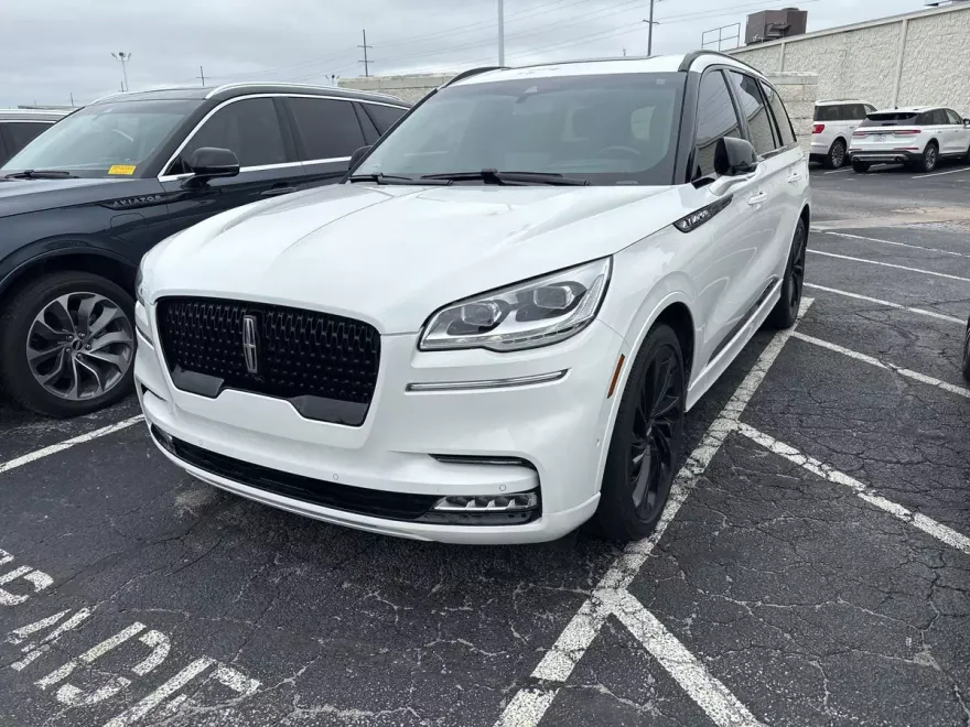 2023 Lincoln Aviator Black Label photo 1
