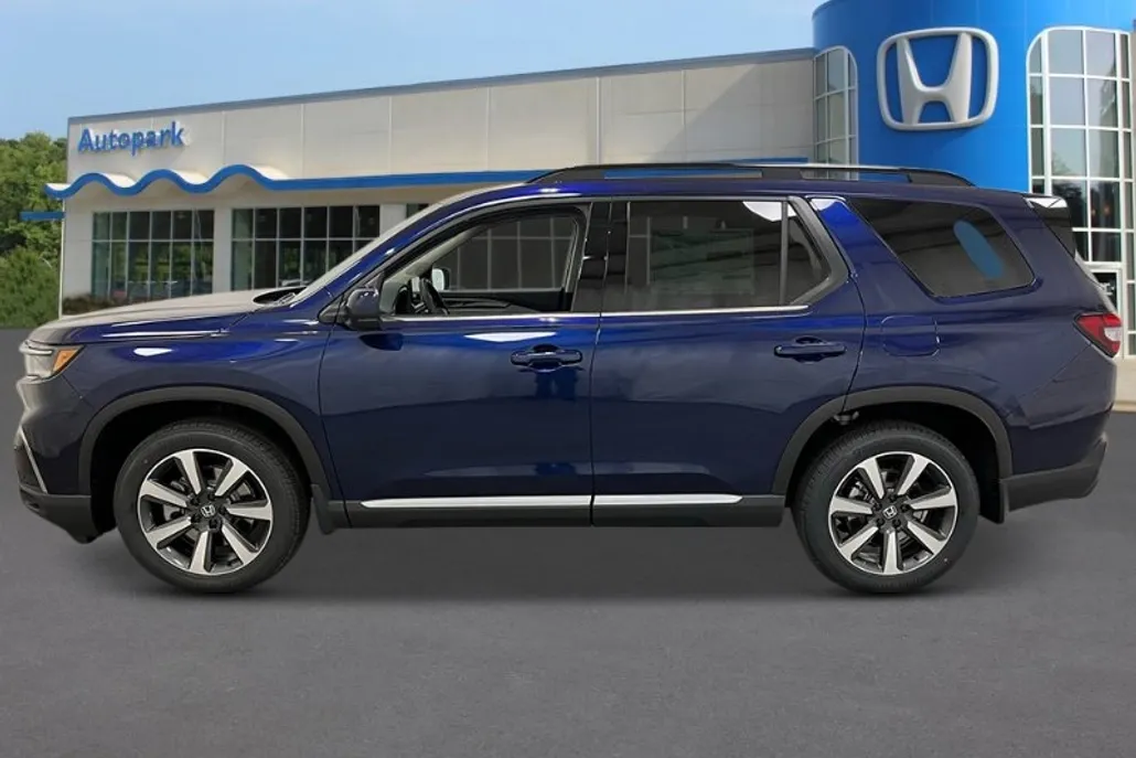 2025 Honda Pilot Touring photo 1