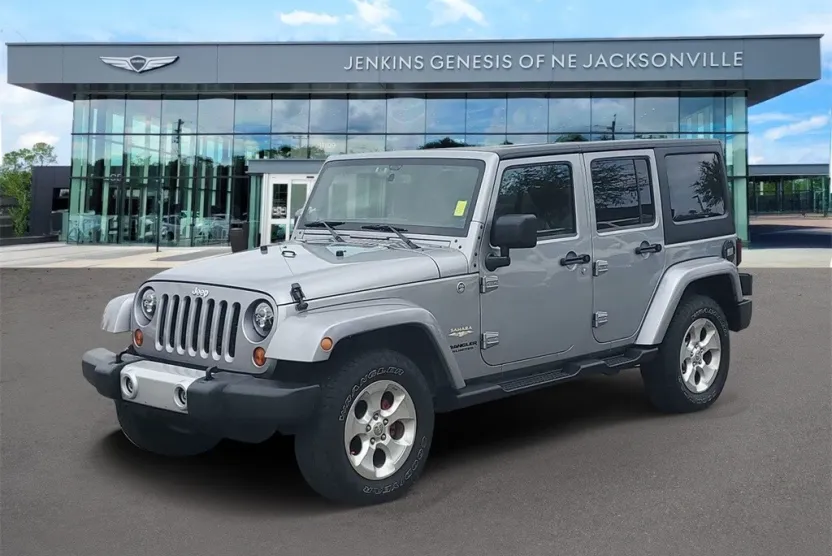 2013 Jeep Wrangler Unlimited Sahara photo 1