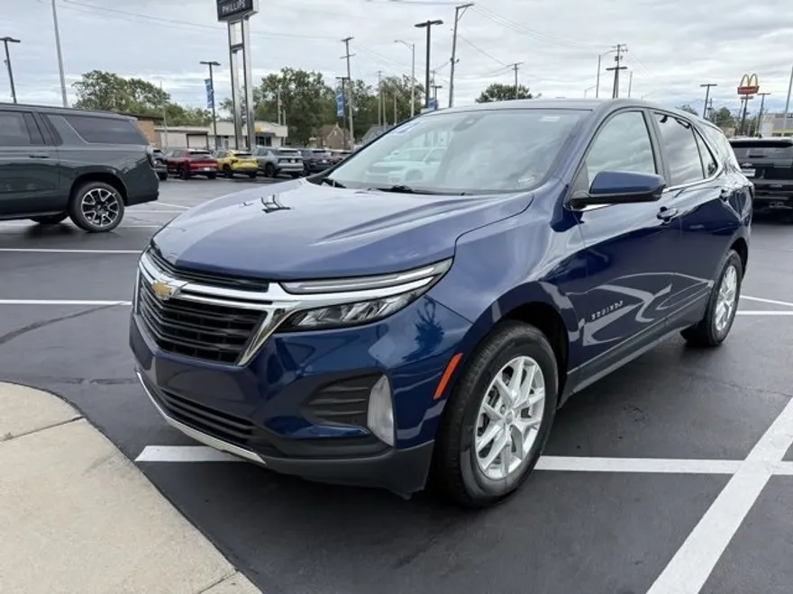 2022 Chevrolet Equinox LT photo 1