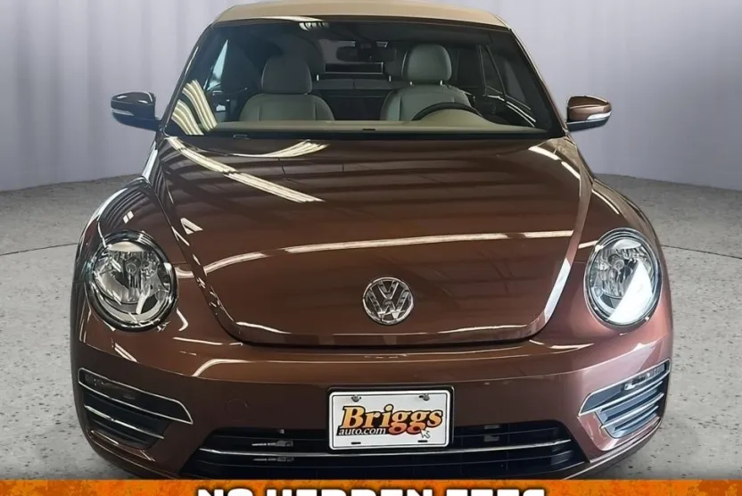 2017 Volkswagen Beetle Convertible 1.8T SE photo 1