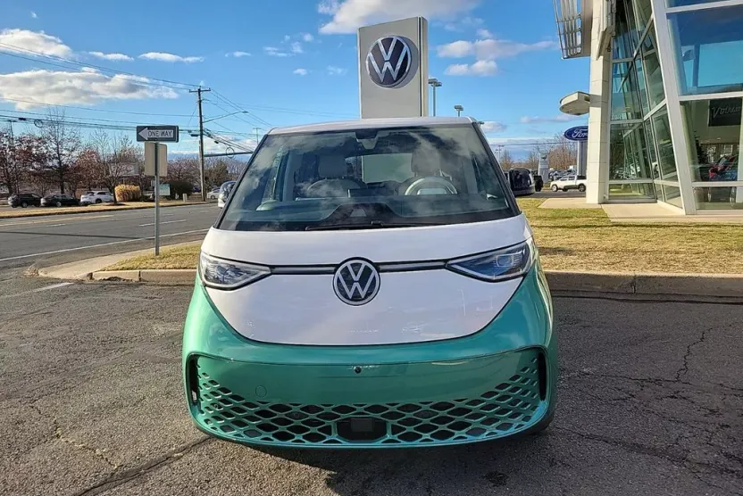 2025 Volkswagen ID. Buzz photo 1