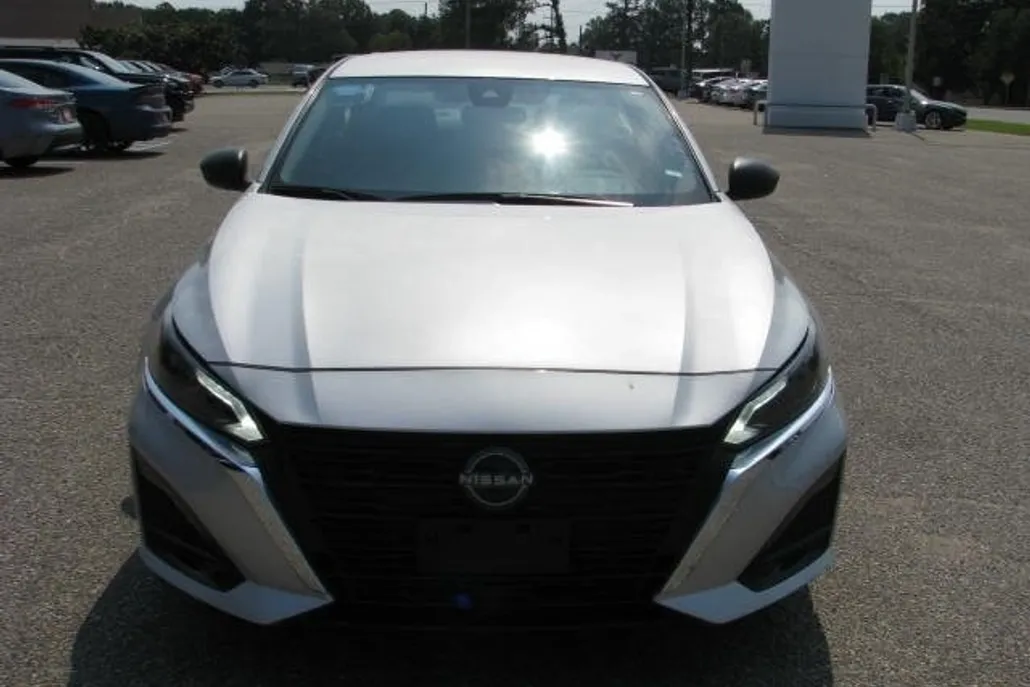 2024 Nissan Altima 2.5 SV photo 1