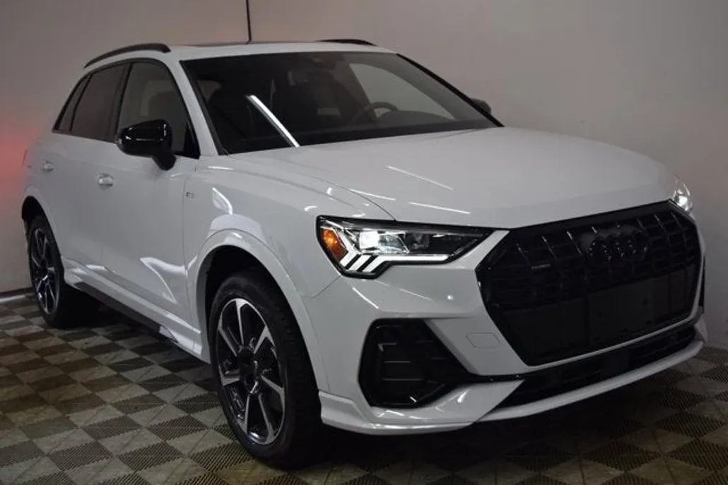2025 Audi Q3 S line Premium Plus photo 1