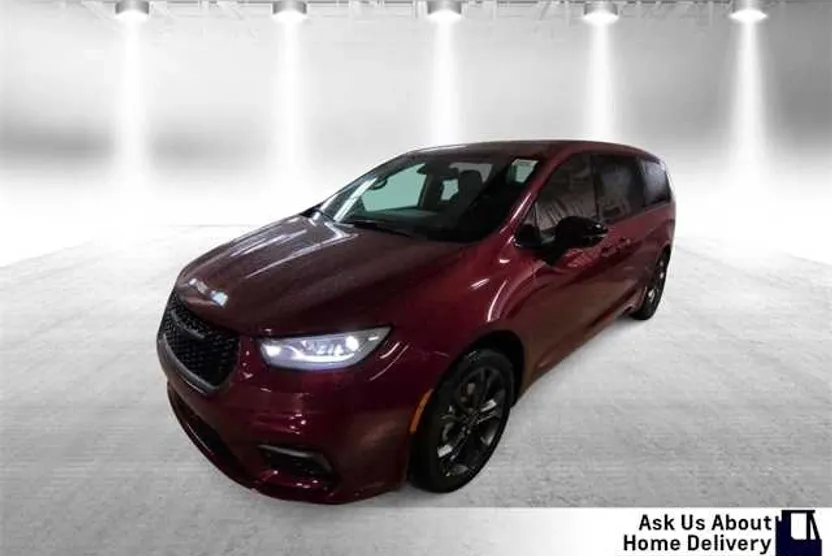 2026 Chrysler Pacifica photo 1