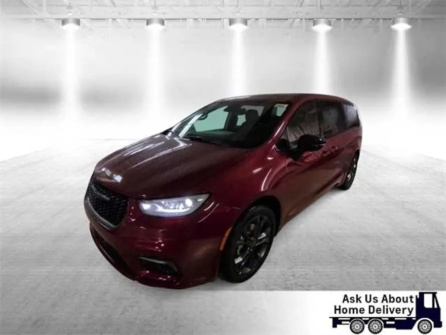 2026 Chrysler Pacifica photo 1