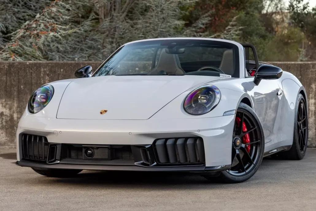 2025 Porsche 911 GTS Cabriolet photo 1