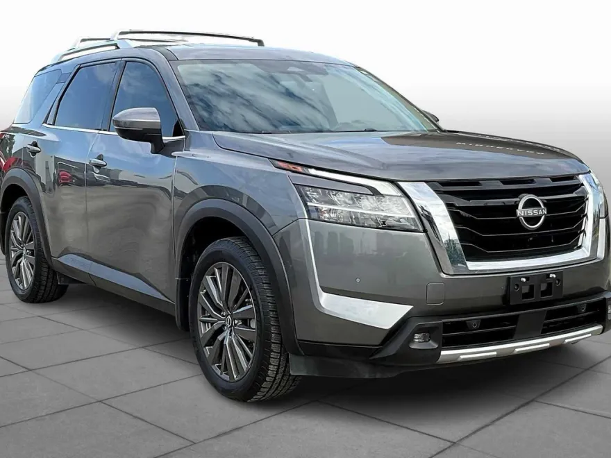 2022 Nissan Pathfinder SL photo 1