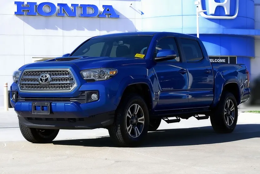 2017 Toyota Tacoma SR5 TRD Sport photo 1