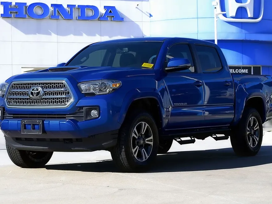 2017 Toyota Tacoma SR5 TRD Sport photo 1