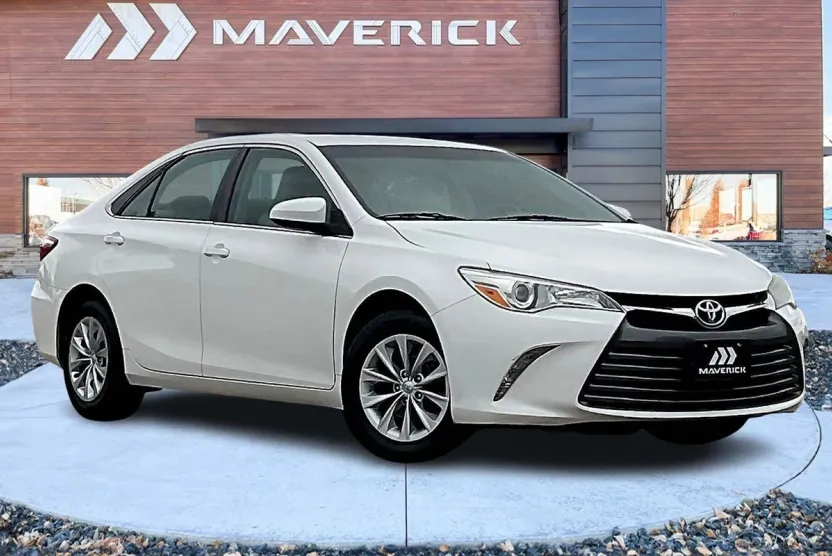 2015 Toyota Camry LE photo 1