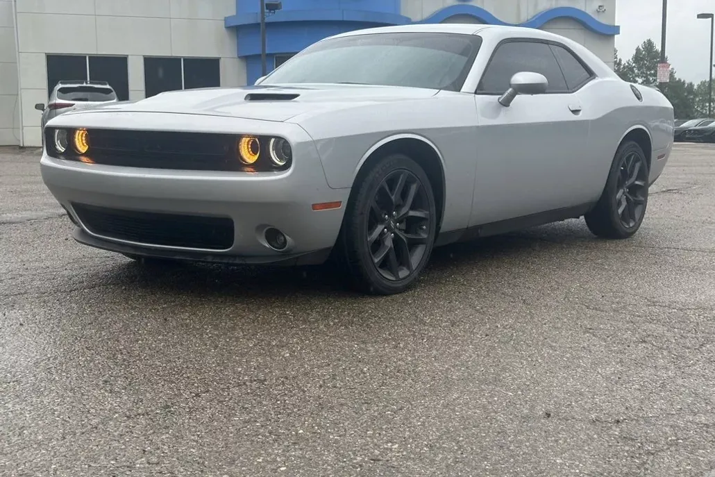 2021 Dodge Challenger SXT photo 1