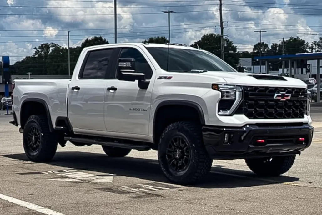 2025 Chevrolet Silverado 2500HD ZR2 photo 1