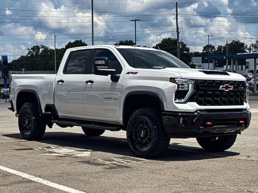 2025 Chevrolet Silverado 2500HD ZR2 photo 1