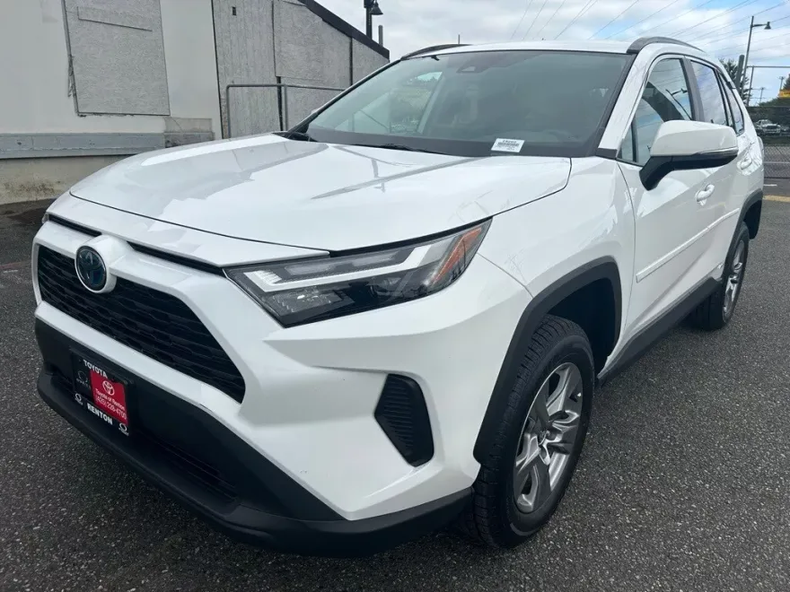 2023 Toyota RAV4 Hybrid LE photo 1