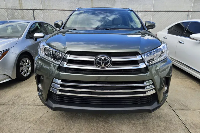 2017 Toyota Highlander Limited photo 1