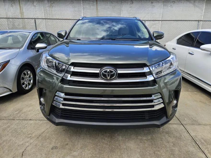 2017 Toyota Highlander Limited photo 1