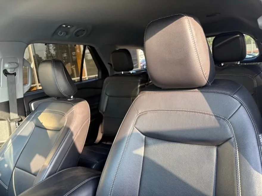 2023 Ford Explorer Limited photo 1